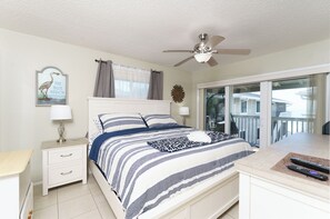 2 bedrooms, iron/ironing board, travel cot, free WiFi - Family beach stay, Long-Stay Friendly, Steps to Sand (Indian Shores)
