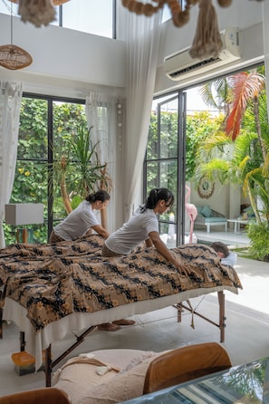 A room with a bed, a large window, and a view of greenery outside. - Lumi Villa by Betterplace (Pecatu)