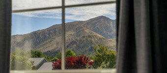 Riverbend Escape - 4 bedroom cottage in Arrowtown