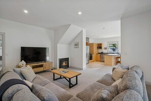 TV, fireplace