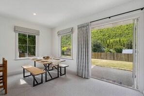 Dining - Riverbend Escape | Quiet Location & Family Friendly (Arrowtown)
