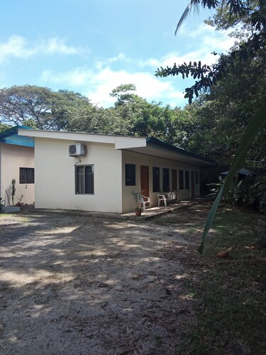 Casa Taupe, 5 min from 🌴🌴🌴🌴🌴🌴🌴🌴Playa Carrillo🌴🌴🌴 and 7 min from Camaronal🏄🏄🌴🌴🐢🌞