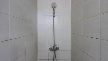 Shower dan handuk