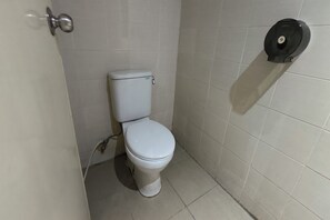 Deluxe Double Room | Bathroom | Shower, towels - Collection O Near Exit Toll Gayamsari  (Semarang)