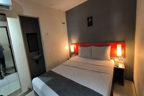 Deluxe Double Room - Collection O Near Exit Toll Gayamsari (Semarang)