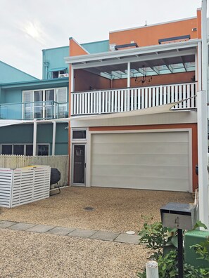 Exterior - Spacious Marcoola seaside 3-bedroom apartment (Marcoola)