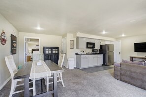 Front of property - 1415 Legend Oak - Basement (Fountain)