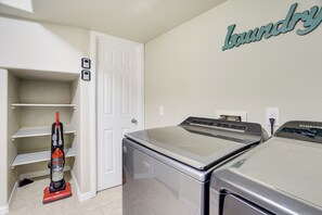 Interior - 1415 Legend Oak - Basement (Fountain)