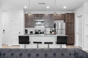 Interior - Affordable 2-bedroom Fishers Pool View (Fishers)