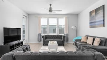 Apartment (2 Bedrooms) | Front of property