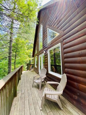 Front of property - 14 Guest, 7 Bed, 4 BR, Lakefront Cabin w/ Hot Tub (Rogers)