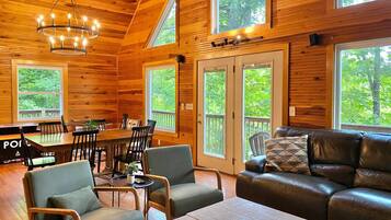 Chalet (4 Bedrooms) | Interior