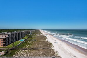 Interior - 5th Floor 3 Bed 2 Bath Oceanfront Condo Sleeps 6, Renovated Oceanfront Balcony & Pool (Fernandina Beach)