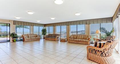 6th Floor, Oceanfront Condo Easy Beach Access via Boardwalk & Exclusive Fishing Pier