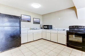 Interior - 6th Floor, Oceanfront Condo Easy Beach Access via Boardwalk & Exclusive Fishing Pier (Fernandina Beach)