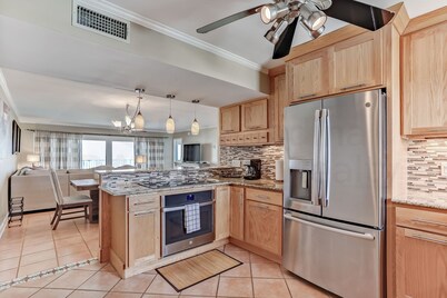 6th Floor, Updated and Beautiful! Oceanfront Condo With Balcony, Fishing Pier