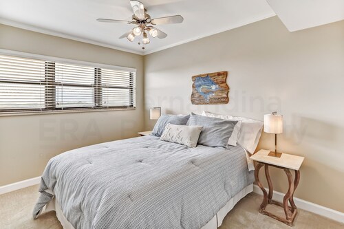 6th Floor, Updated and Beautiful! Oceanfront Condo With Balcony, Fishing Pier