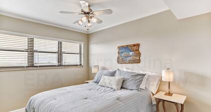 6th Floor, Updated and Beautiful! Oceanfront Condo With Balcony, Fishing Pier