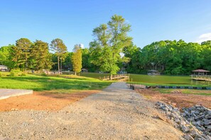 Interior - Energetic Lakeview Loft (Mooresville)
