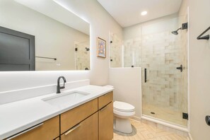 Interior - Energetic Lakeview Loft (Mooresville)