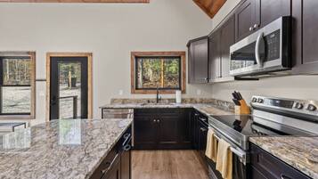 Chalet (3 Bedrooms) | Interior