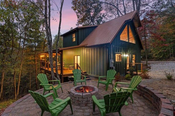Chalet (3 Bedrooms) | Front of property