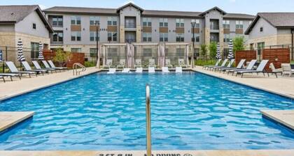Relaxing Getaway, Worker-friendly, A+ Location
