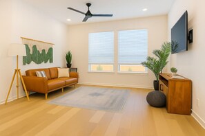 Interior - Relaxing Getaway, Worker-friendly, A+ Location (Sherman)