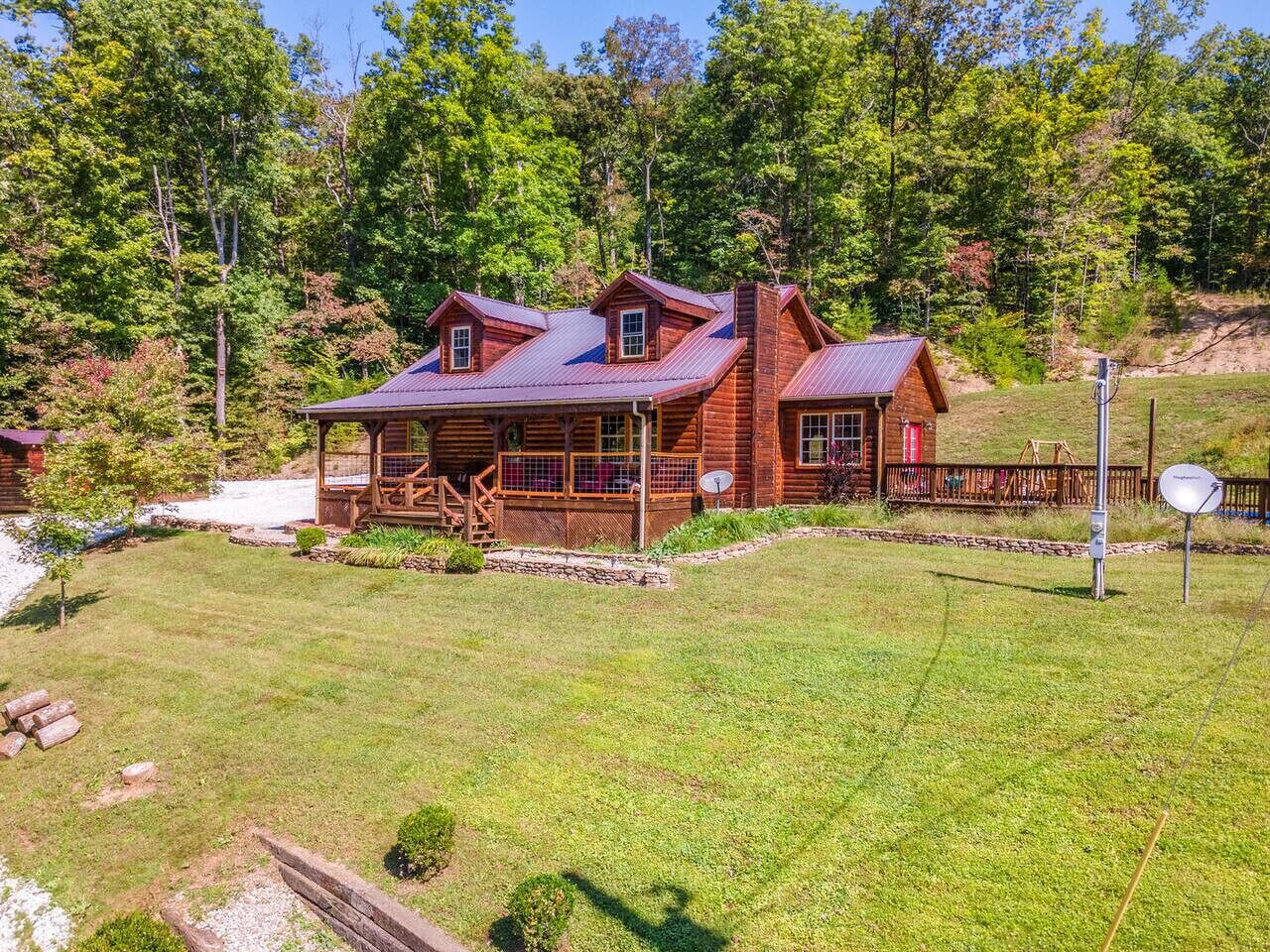 Chalet (3 Bedrooms) | Front of property