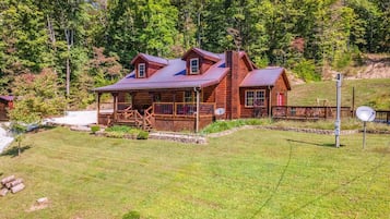 Chalet (3 Bedrooms) | Front of property