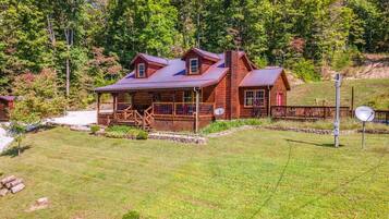 Chalet (3 Bedrooms) | Front of property