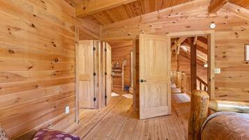 Chalet (3 Bedrooms) | Interior