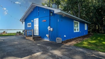 Cottage (2 Bedrooms) | Front of property