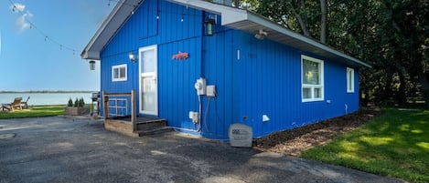 Cottage (2 Bedrooms) | Front of property