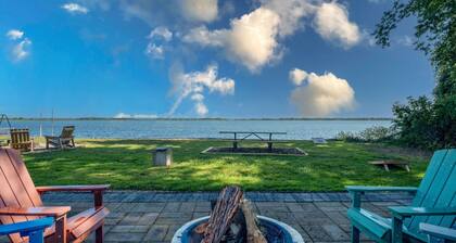 The Jackson Cottage on Grass Lake - Waterfront 2/1 Nautical Cottage With Hot Tub, Firepit & Year-round Fun
