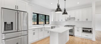 Summit Vista by Rove 4BR Home W/patio & Pool