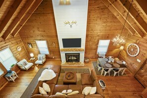 Chalet (3 Bedrooms) | Interior - Hot Tub, Wifi, Firepit - Hazelbrook Haven (Mize)