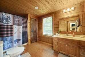 Chalet (3 Bedrooms) | Interior - Hot Tub, Wifi, Firepit - Hazelbrook Haven (Mize)