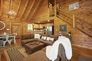 Chalet (3 Bedrooms) | Interior - Hot Tub, Wifi, Firepit - Hazelbrook Haven (Mize)