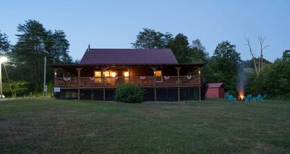 Hot Tub, Wifi, Firepit - Hazelbrook Haven