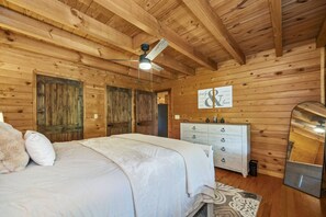Chalet (3 Bedrooms) | Interior - Hot Tub, Wifi, Firepit - Hazelbrook Haven (Mize)