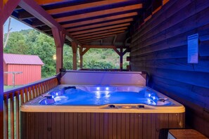 Chalet (3 Bedrooms) | Interior - Hot Tub, Wifi, Firepit - Hazelbrook Haven (Mize)