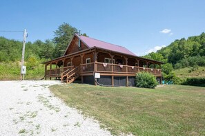 Chalet (3 Bedrooms) | Interior - Hot Tub, Wifi, Firepit - Hazelbrook Haven (Mize)