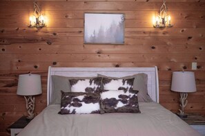 Chalet (3 Bedrooms) | Interior - Hot Tub, Wifi, Firepit - Hazelbrook Haven (Mize)