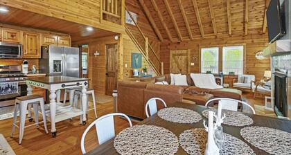 Hot Tub, Wifi, Firepit - Hazelbrook Haven