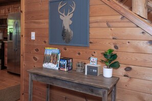 Chalet (3 Bedrooms) | Interior - Hot Tub, Wifi, Firepit - Hazelbrook Haven (Mize)