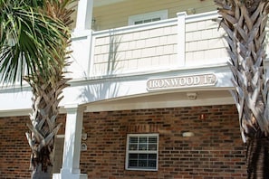 A building with a sign reading "IRONWOOD 17". - Ironwood 1721 (North Myrtle Beach)