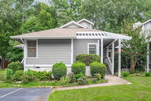 House (2 Bedrooms) | Interior - The Cozy Cottage - 10 Min From UNC (Chapel Hill)