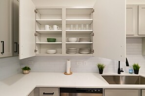 Interior - Stunning, A+location, Workerfriendly, Washer, Pool (Sherman)