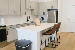 Interior - Stunning, A+location, Workerfriendly, Washer, Pool (Sherman)